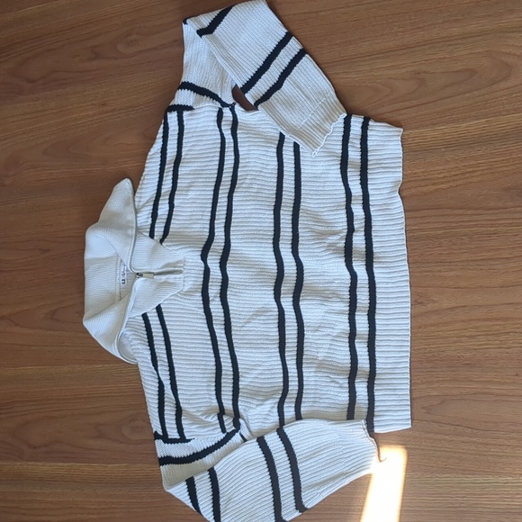 Black and white striped knit sweater size Large - Picture 2 of 5